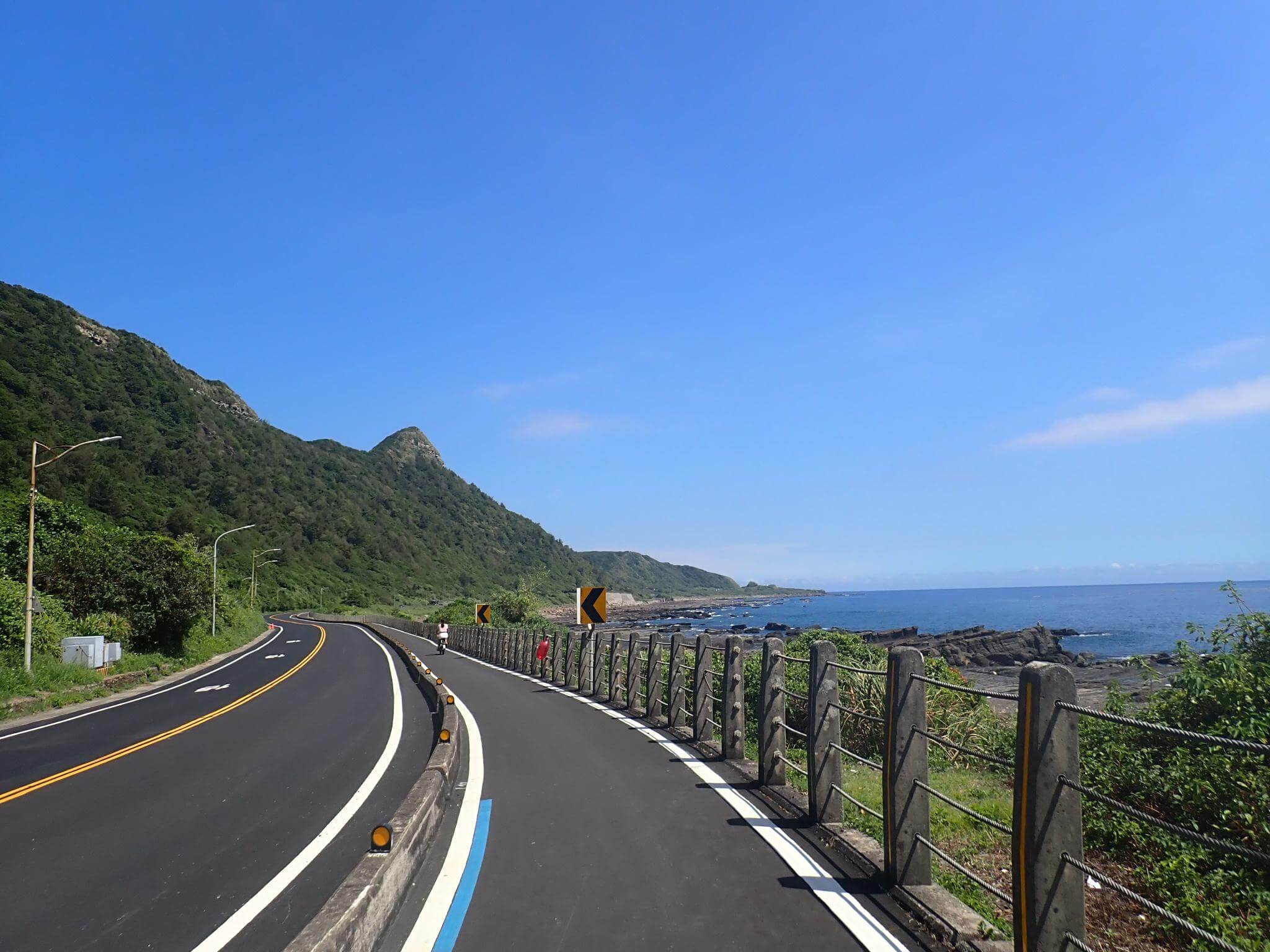 Zayne biking through the mountains of northern Taiwan with only a backpack